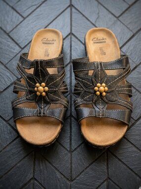 Clarks Collection Lexi Myrtle Black Leather Floral Slide Sandals